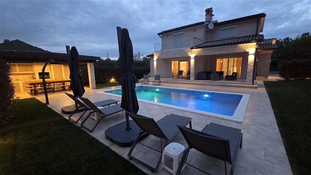 Casa Copa and private pool at dusk